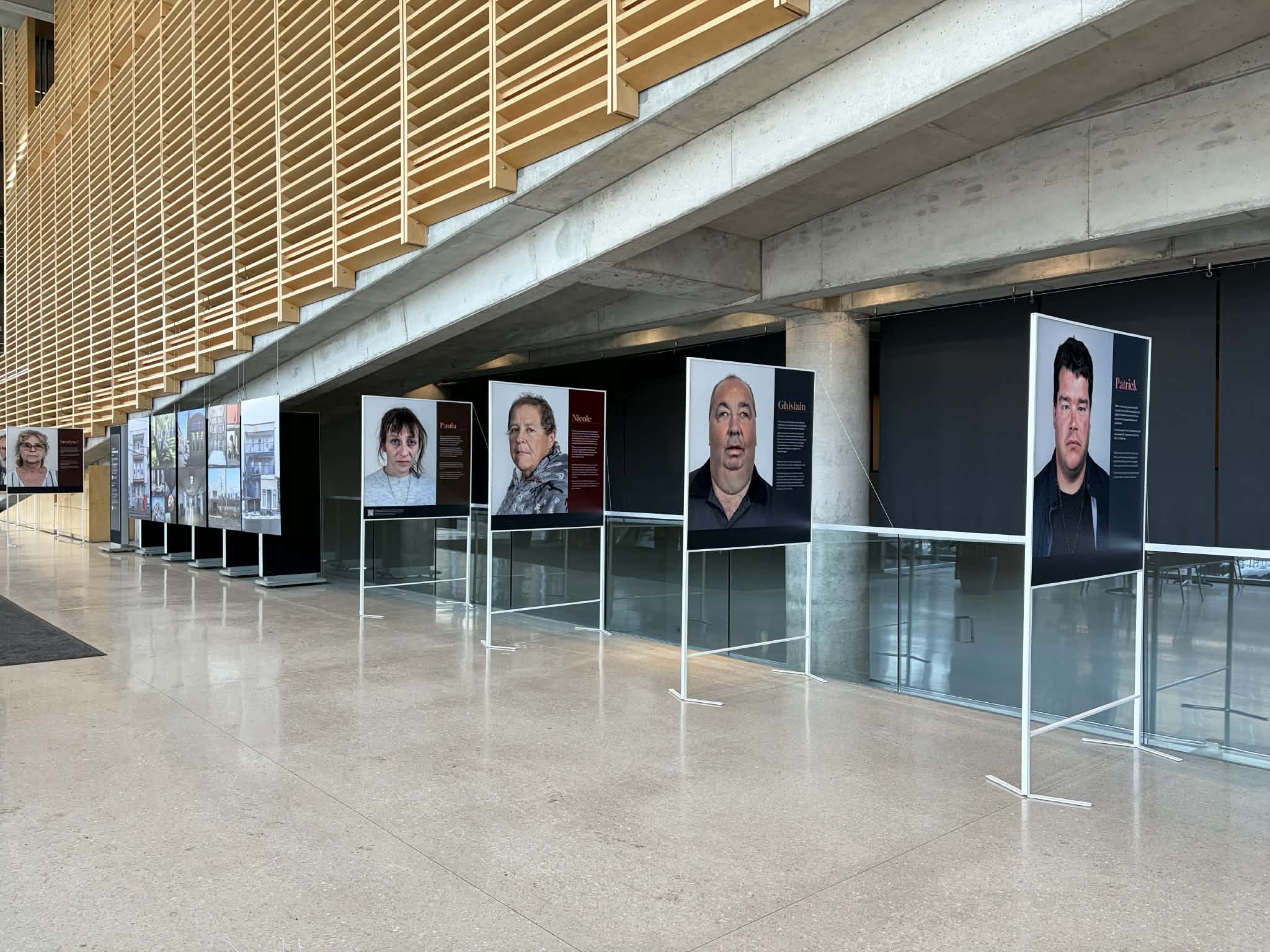 L’exposition « Regards sur la pauvreté au Québec » à la Grande bibliothèque.