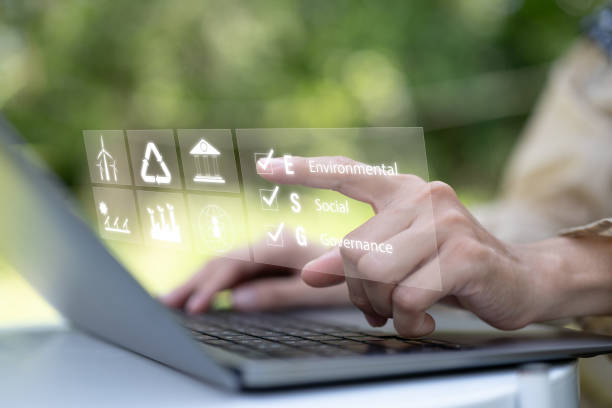 Transparence numérique : initiatives des GAFAM, enjeux de gouvernance et impacts sur les professionnels de la communication.